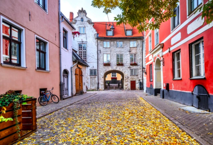 25 romantiskas un sajūtu pilnas bildes no Rīgas ZELTA RUDENĪ!