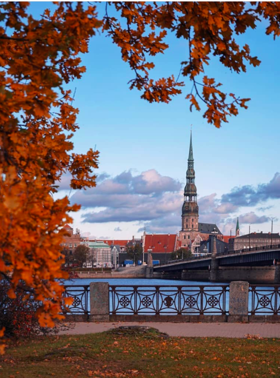 25 romantiskas un sajūtu pilnas bildes no Rīgas ZELTA RUDENĪ!