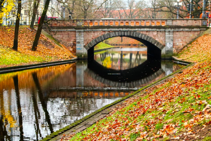 25 romantiskas un sajūtu pilnas bildes no Rīgas ZELTA RUDENĪ!