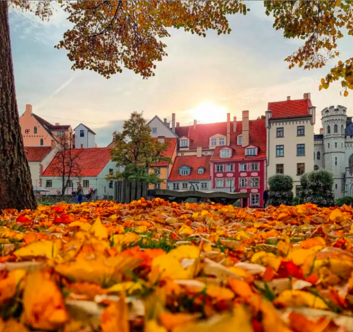 25 romantiskas un sajūtu pilnas bildes no Rīgas ZELTA RUDENĪ!