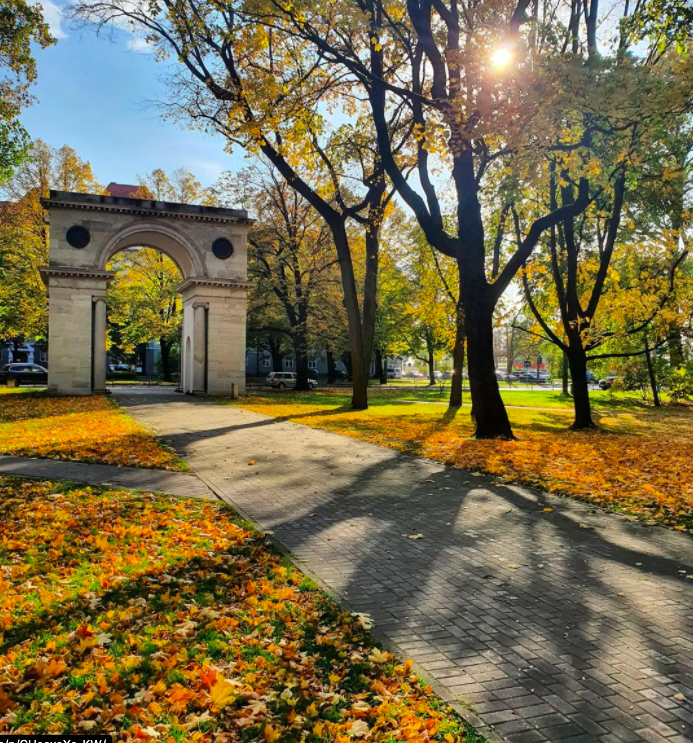 25 romantiskas un sajūtu pilnas bildes no Rīgas ZELTA RUDENĪ!