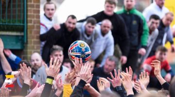 Dīvainākās sporta tradīcijas no visas pasaules