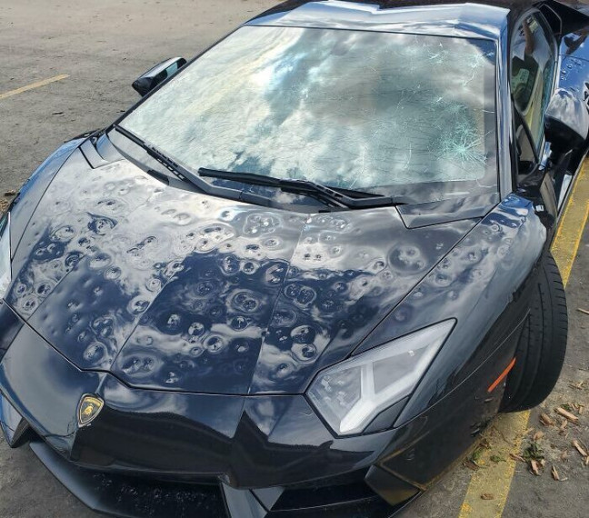 Lamborghini pēc krusas